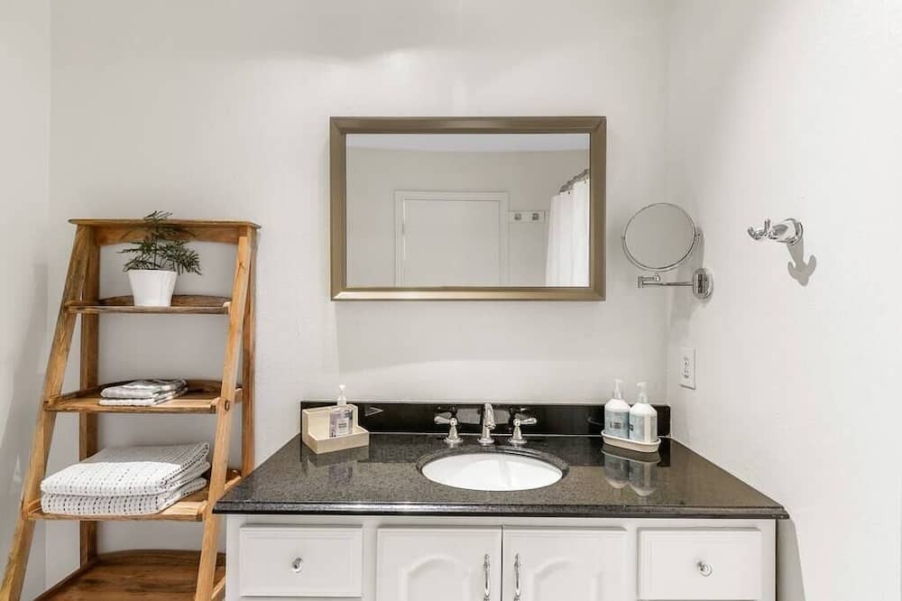Photo of Bathroom in Hawthorne