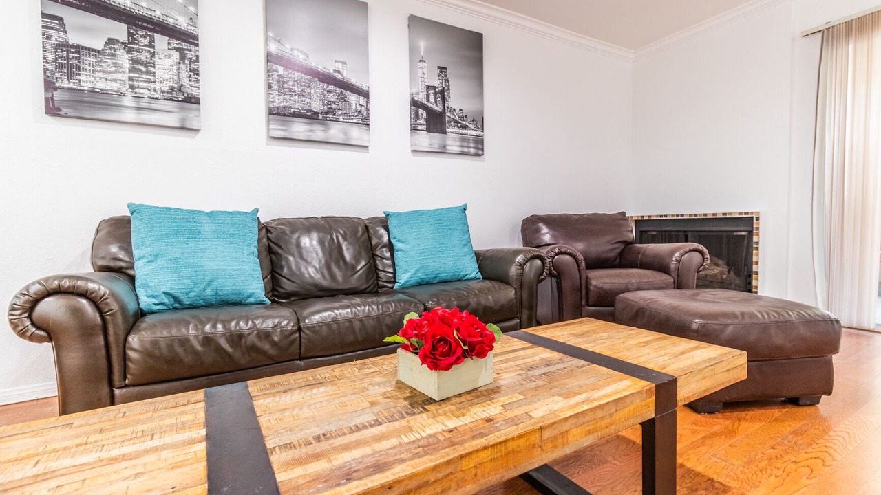 Photo of Livingroom in Valley Village
