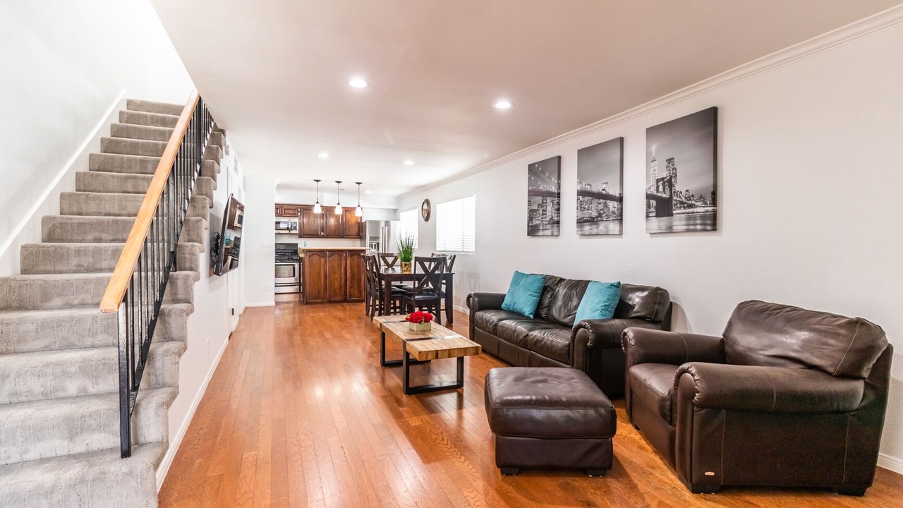 Photo of Livingroom in Valley Village
