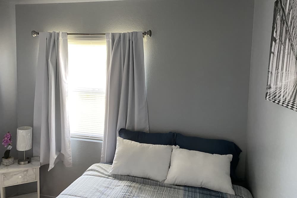 Photo of Bedroom in Mira Loma