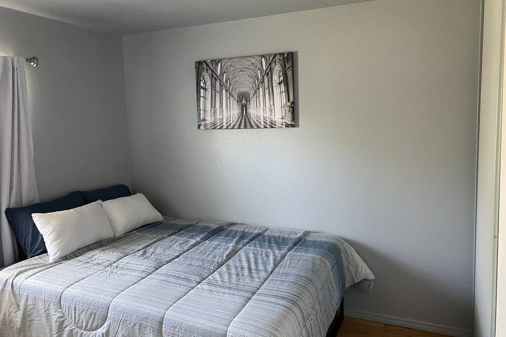 Photo of Bedroom in Mira Loma