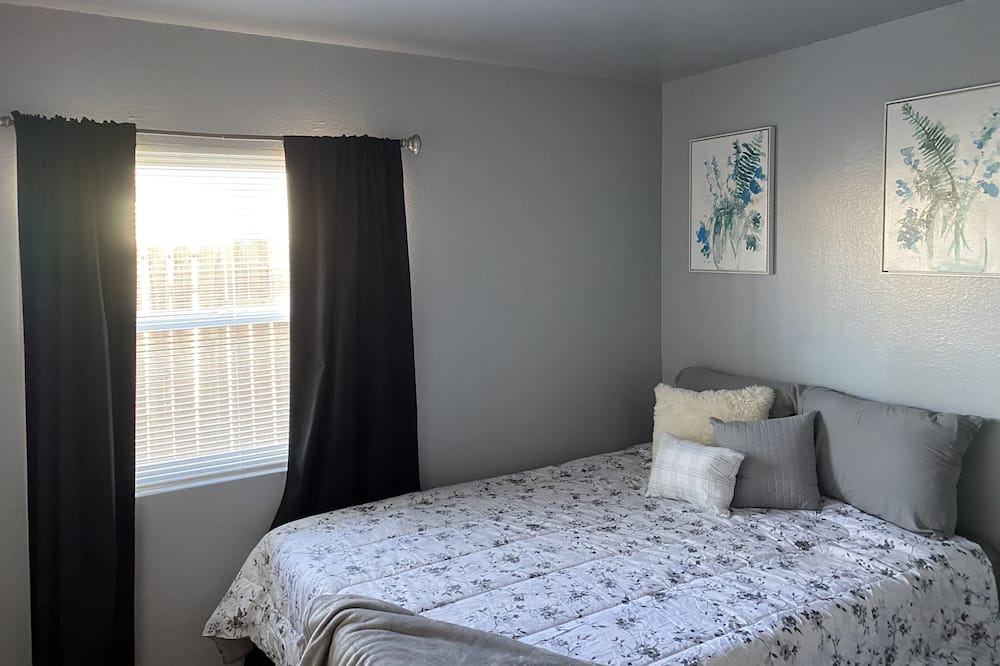 Photo of Bedroom in Mira Loma