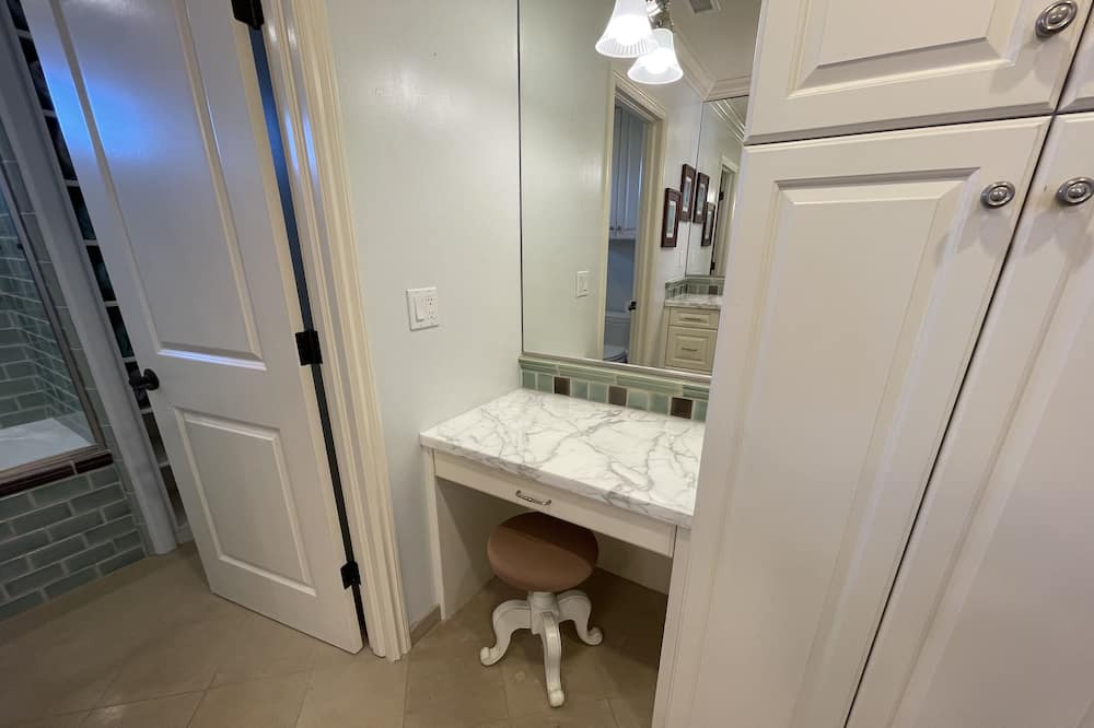 Photo of Bathroom in Hawthorne
