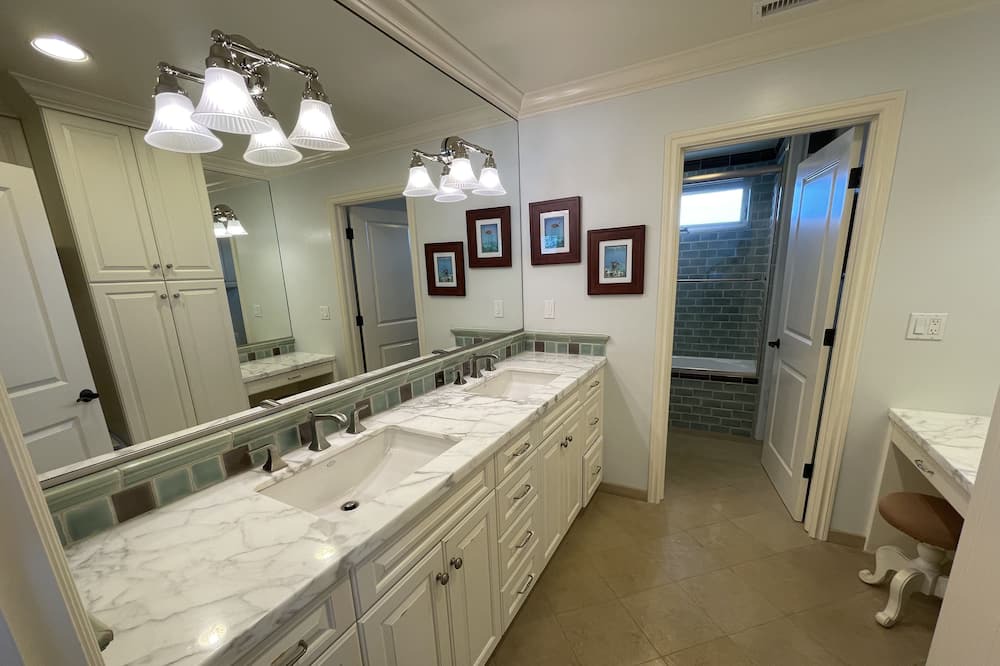 Photo of Bathroom in Hawthorne