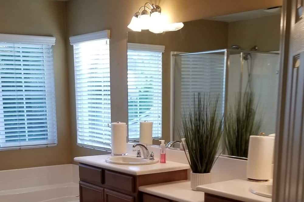 Photo of Bathroom in Beaumont