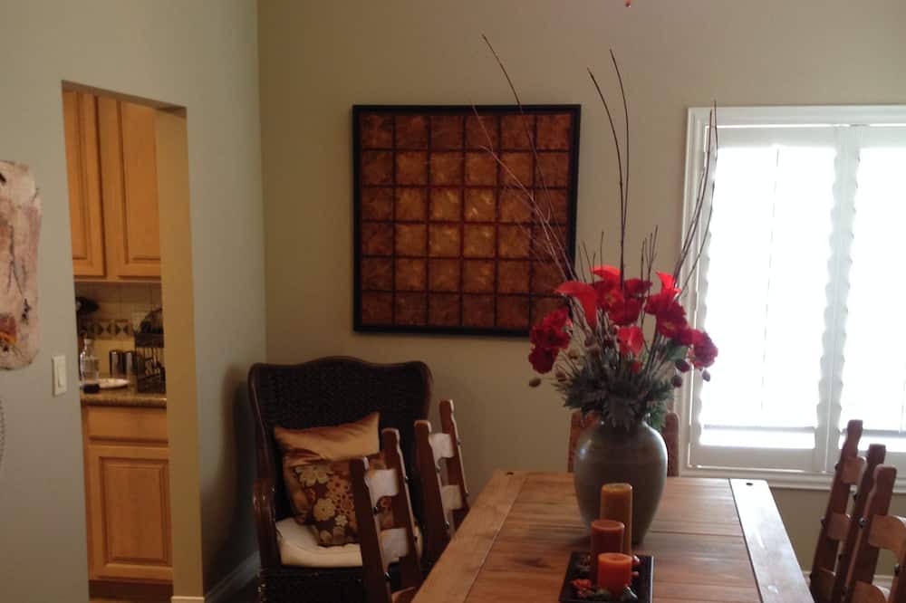 Photo of Livingroom in Palm Desert
