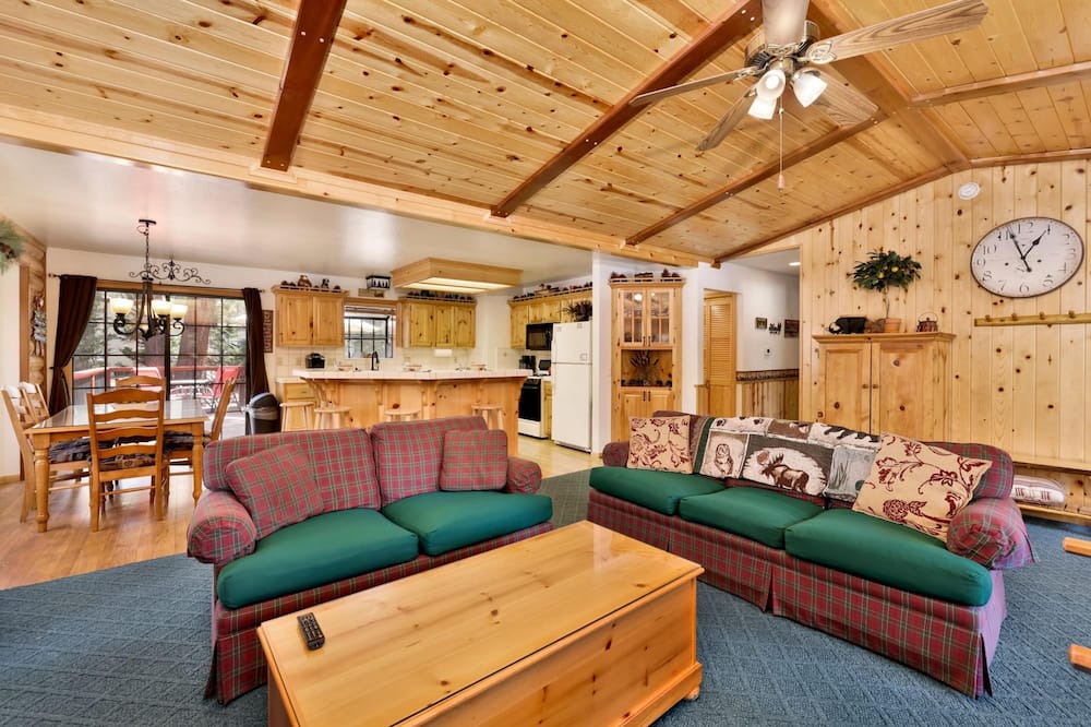 Photo of Livingroom in Fox Farm
