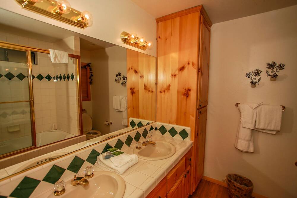 Photo of Bathroom in Fox Farm