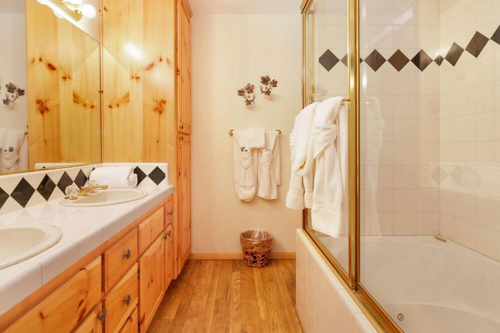 Photo of Bathroom in Fox Farm