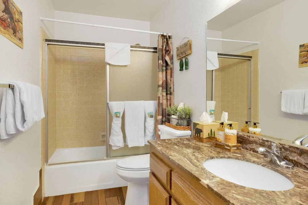 Photo of Bathroom in Summit Estates