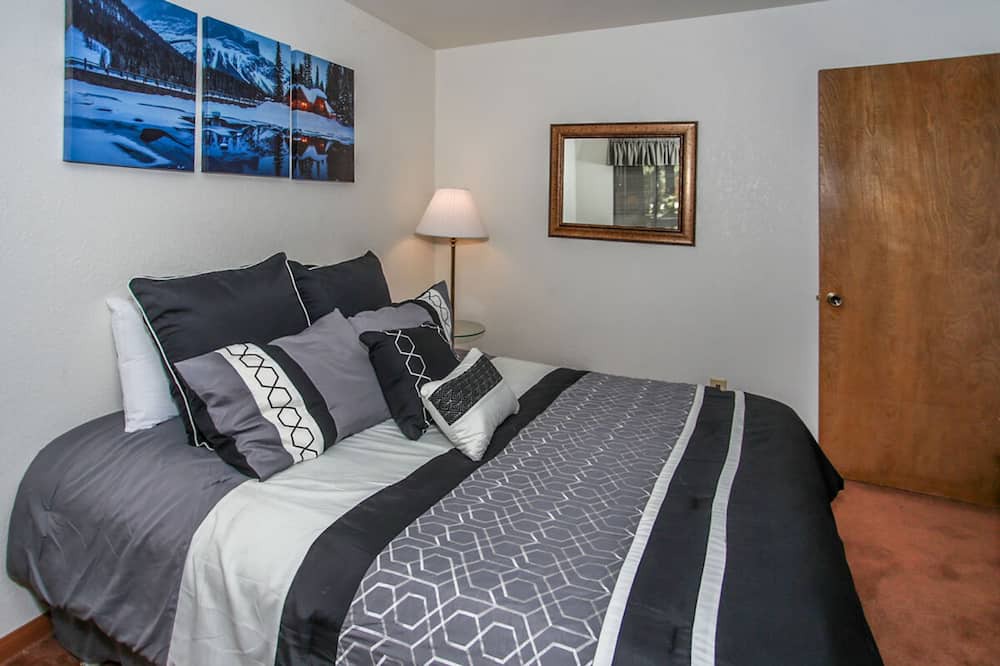 Photo of Bedroom in Summit Estates