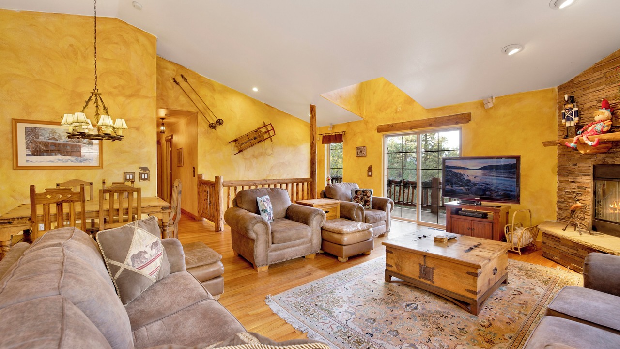Photo of Livingroom in Upper Moonridge