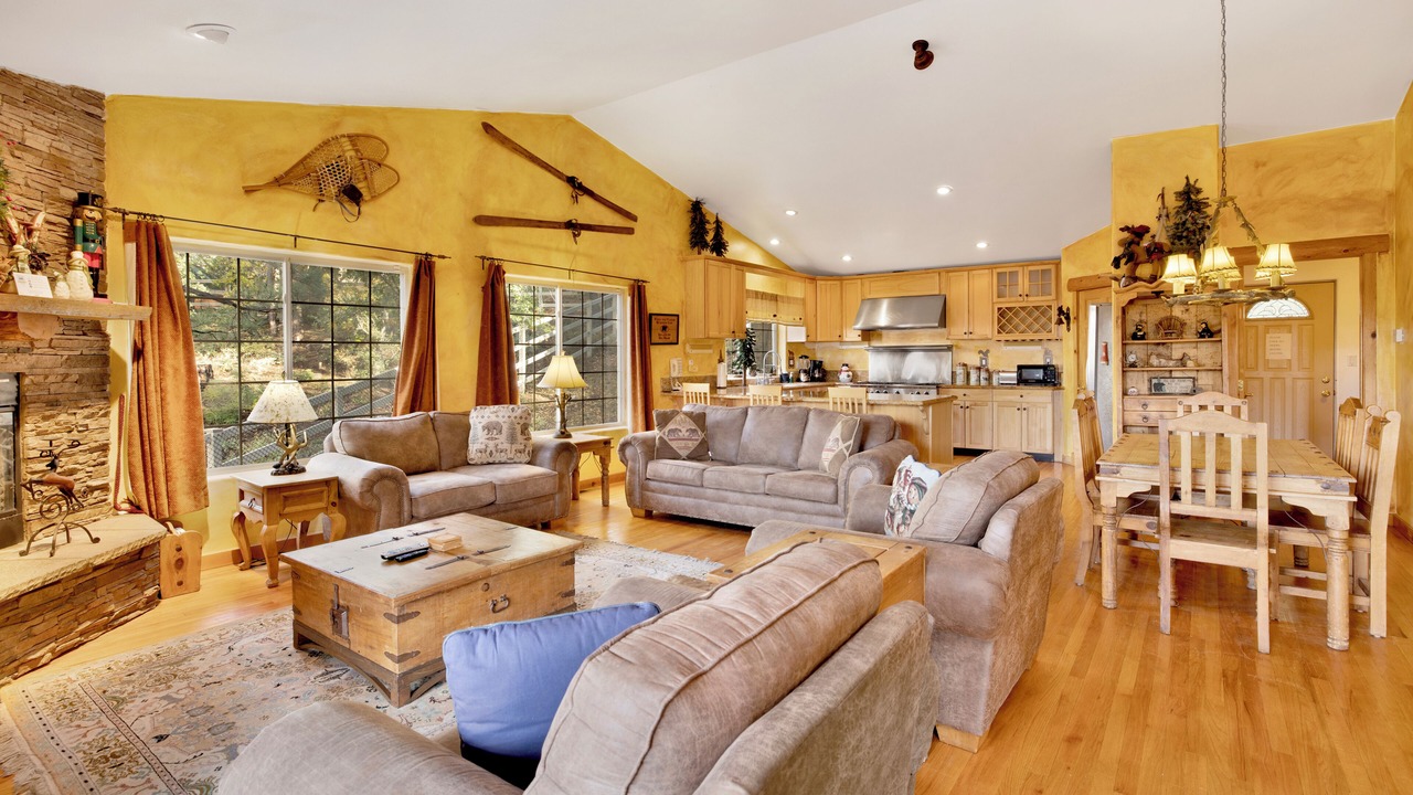Photo of Livingroom in Upper Moonridge
