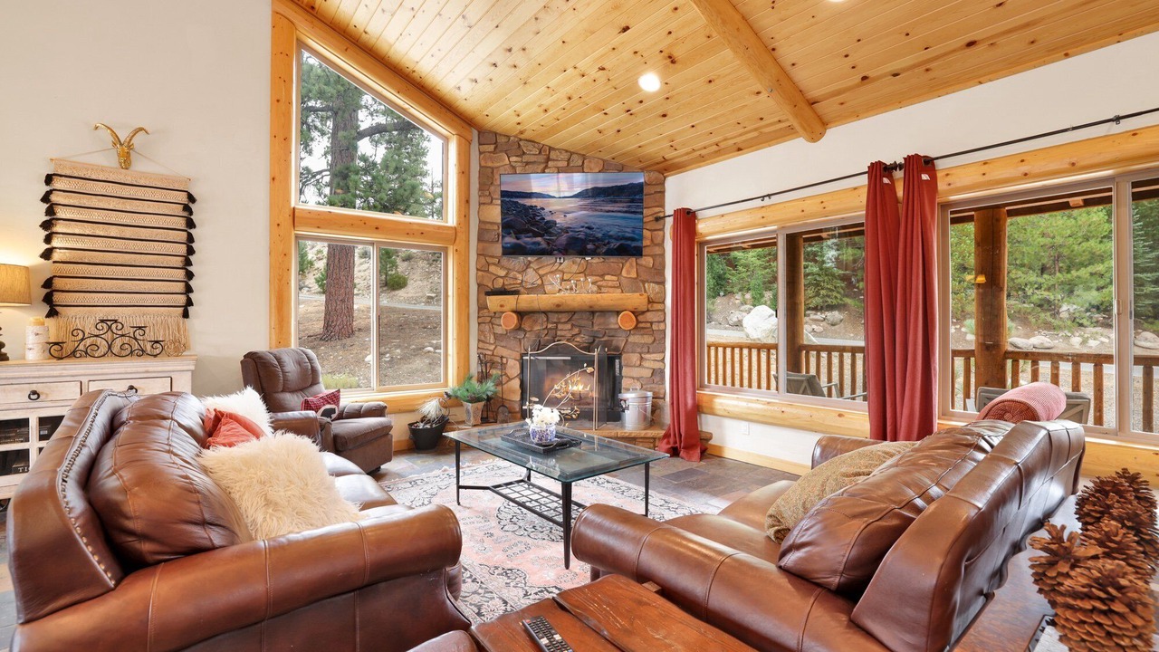 Photo of Livingroom in Castle Glen Estates