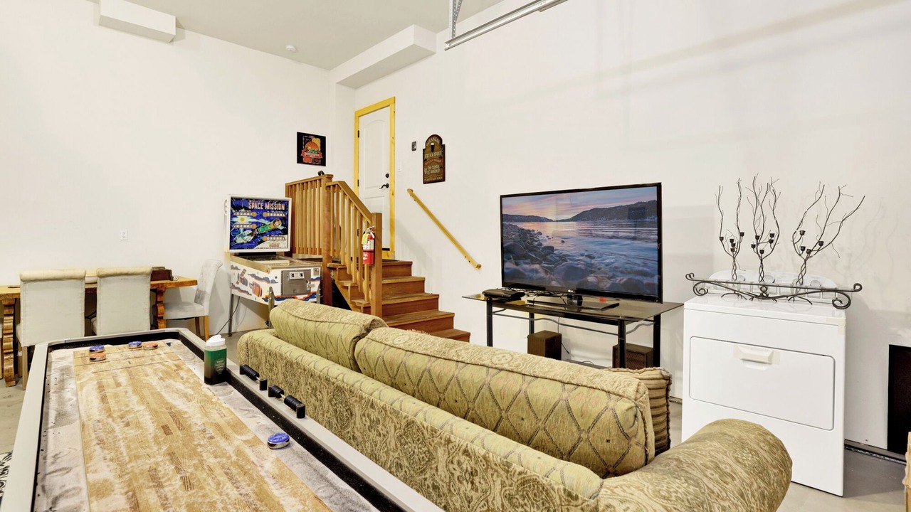 Photo of Livingroom in Castle Glen Estates