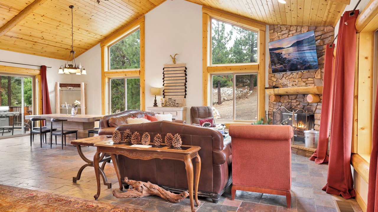 Photo of Livingroom in Castle Glen Estates