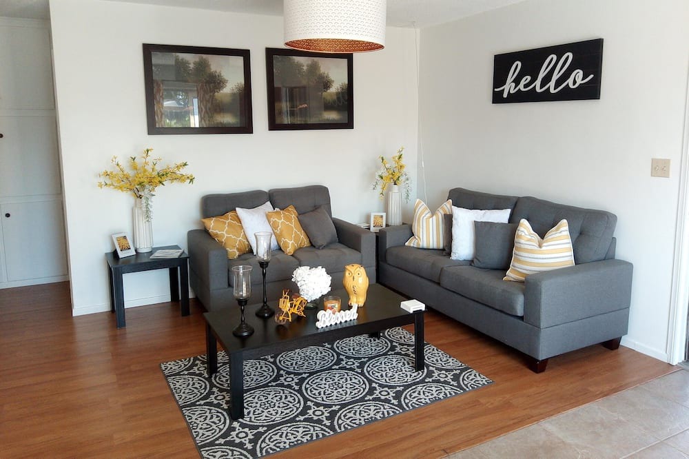 Photo of Livingroom in Lawndale
