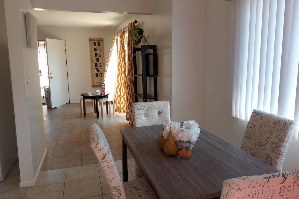 Photo of Livingroom in Lawndale
