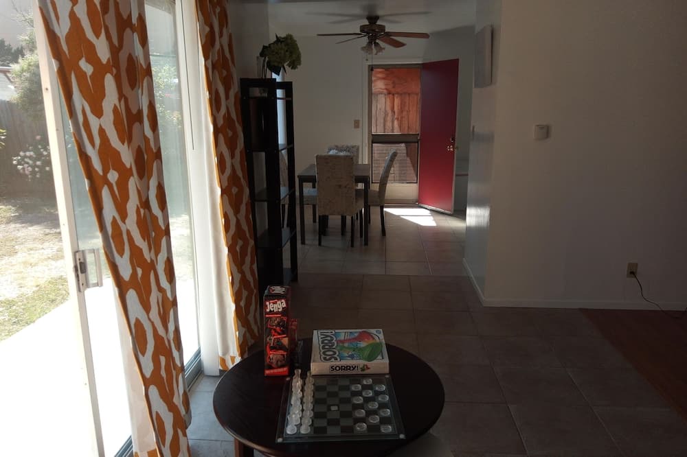 Photo of Livingroom in Lawndale