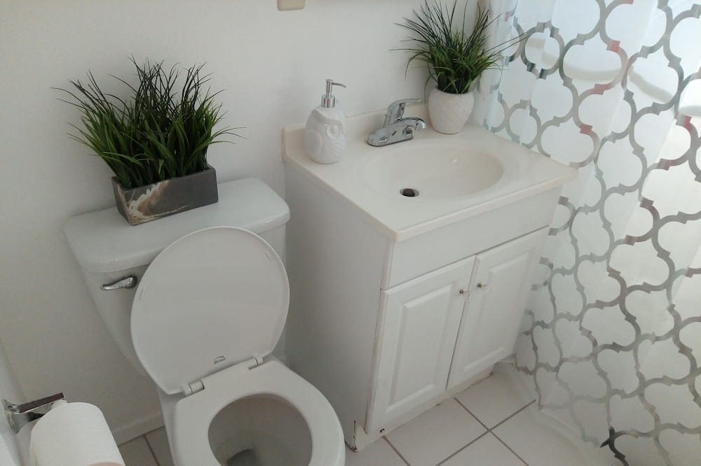 Photo of Bathroom in Lawndale