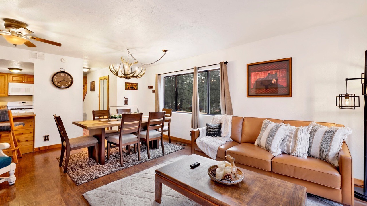 Photo of Livingroom in Eagle Mountain Estates