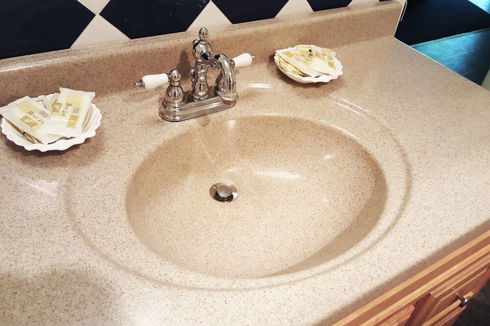 Photo of Bathroom in Groveland