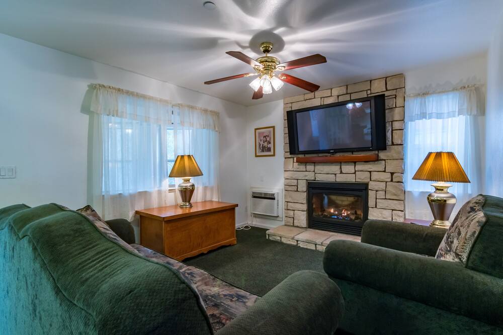 Photo of Livingroom in Groveland
