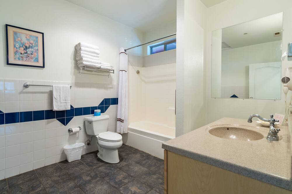 Photo of Bathroom in Groveland