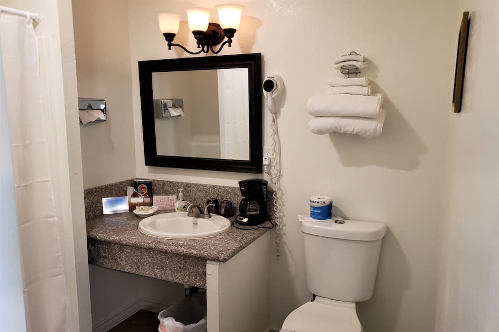 Photo of Bathroom in Groveland