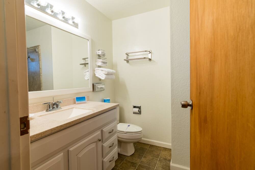Photo of Bathroom in Groveland
