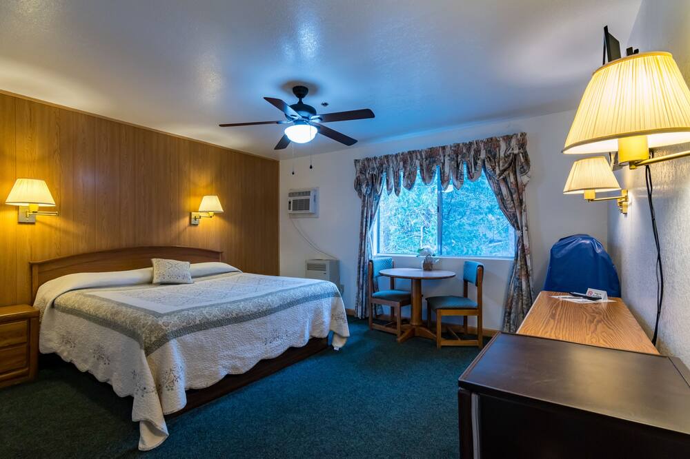 Photo of Bedroom in Groveland