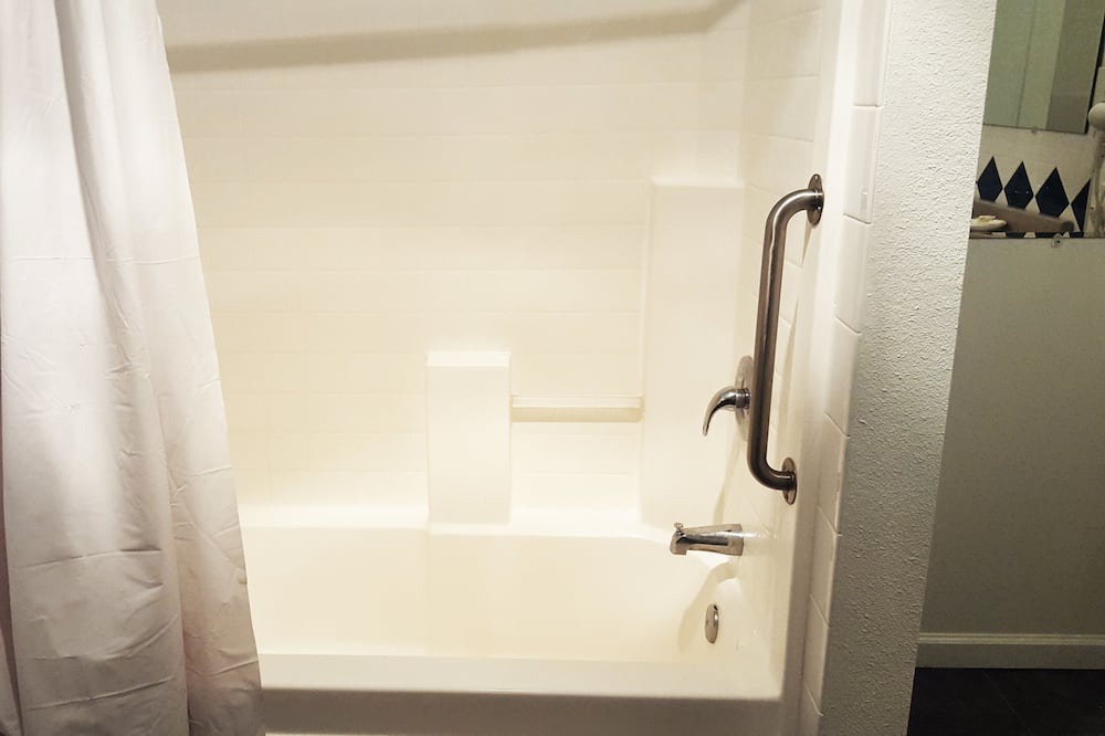 Photo of Bathroom in Groveland