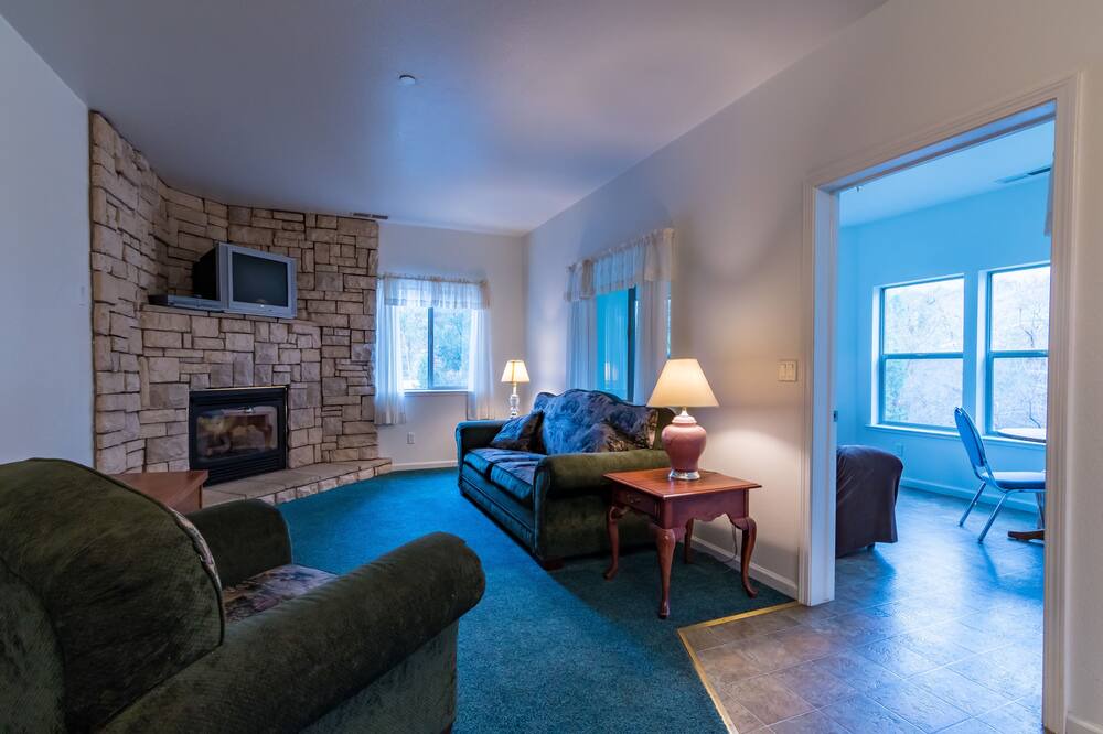Photo of Livingroom in Groveland