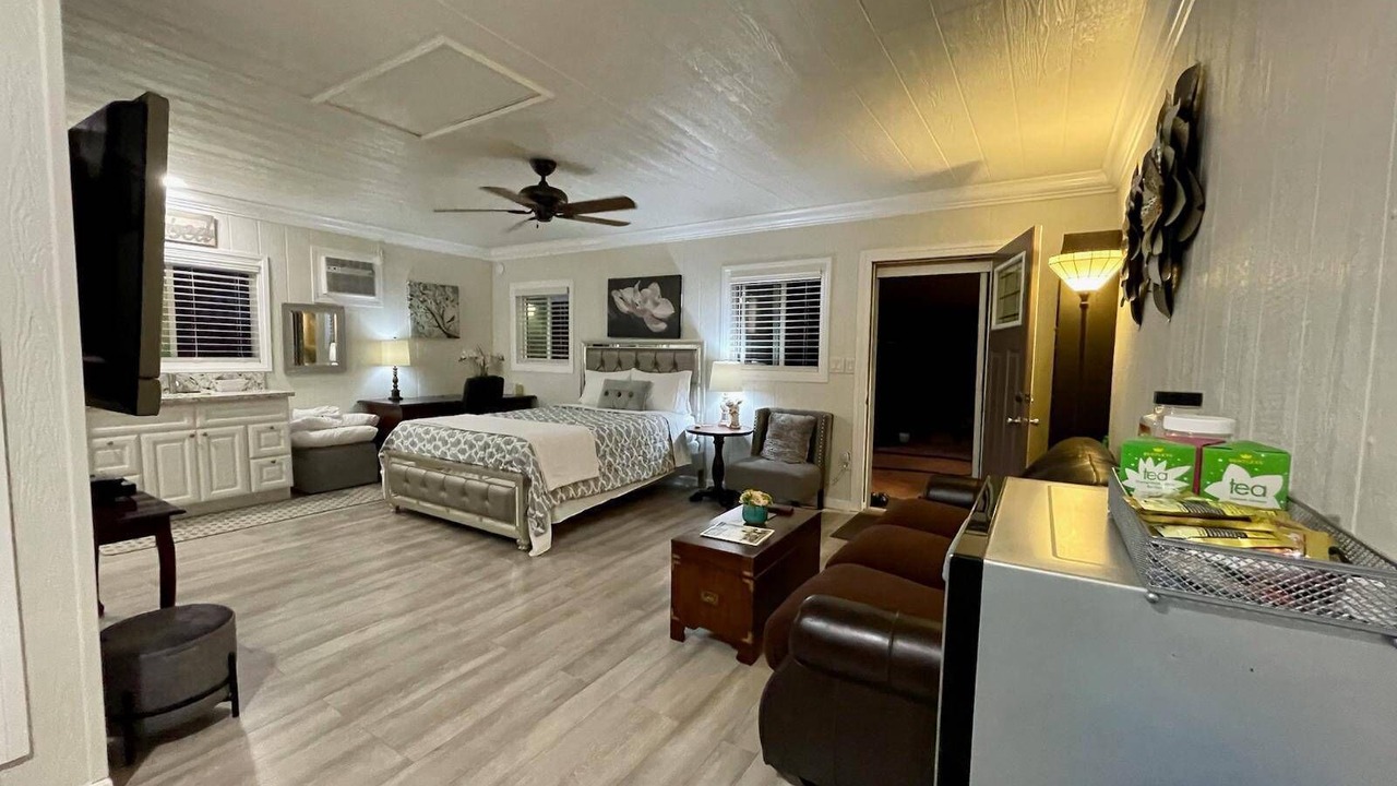Photo of Livingroom in Midway City