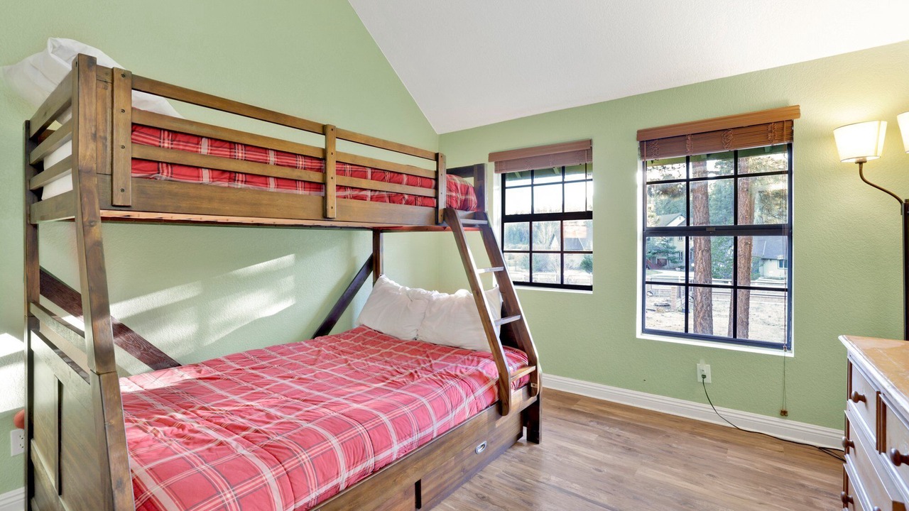 Photo of Bedroom in Fawnskin