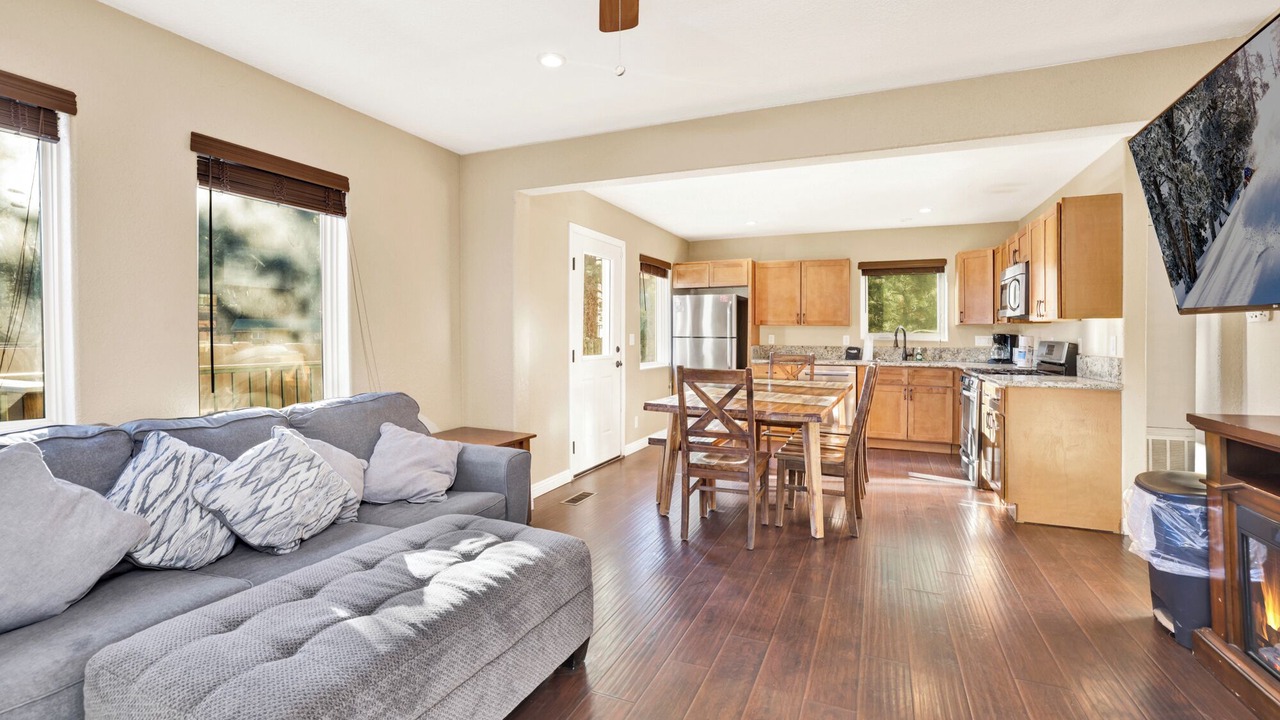 Photo of Livingroom in Fawnskin