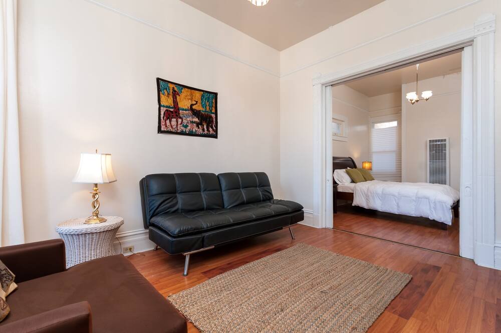 Photo of Bedroom in Downtown Oakland