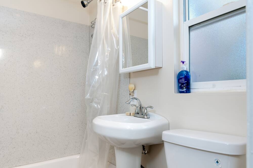 Photo of Bathroom in Downtown Oakland