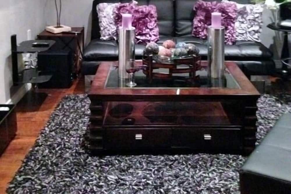 Photo of Livingroom in Cortez Hill