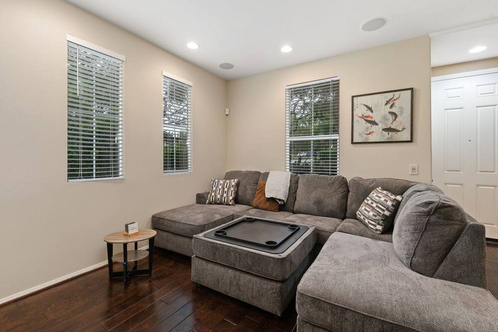 Photo of Livingroom in Quail Hill