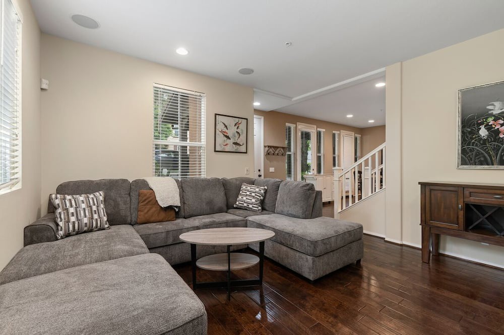 Photo of Livingroom in Quail Hill
