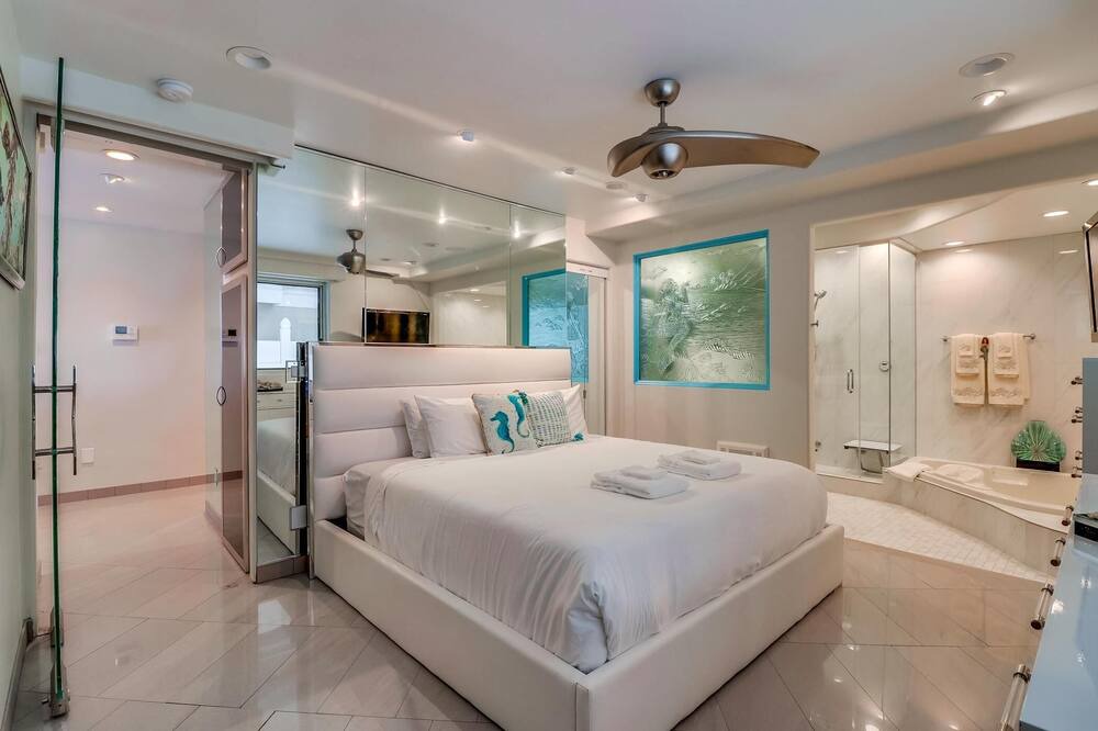 Photo of Bathroom in South Mission Beach