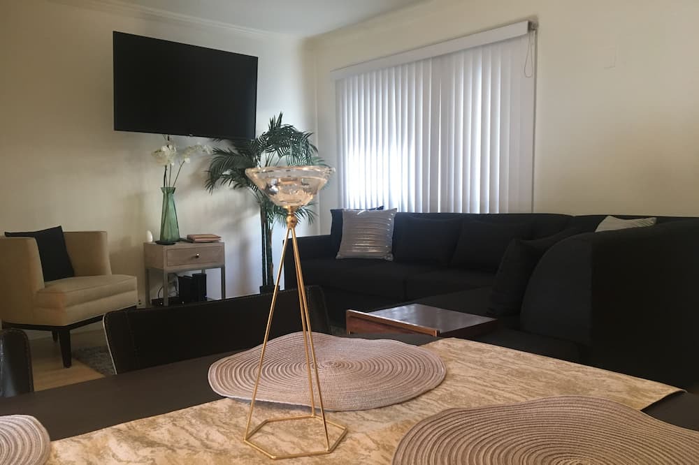 Photo of Livingroom in La Crescenta-Montrose