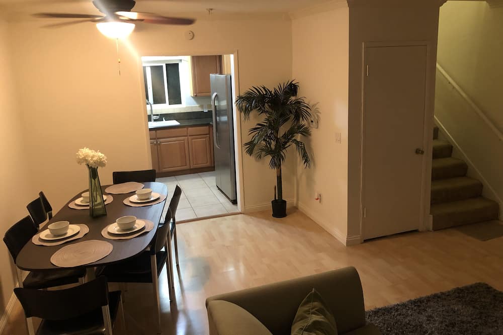 Photo of Livingroom in La Crescenta-Montrose