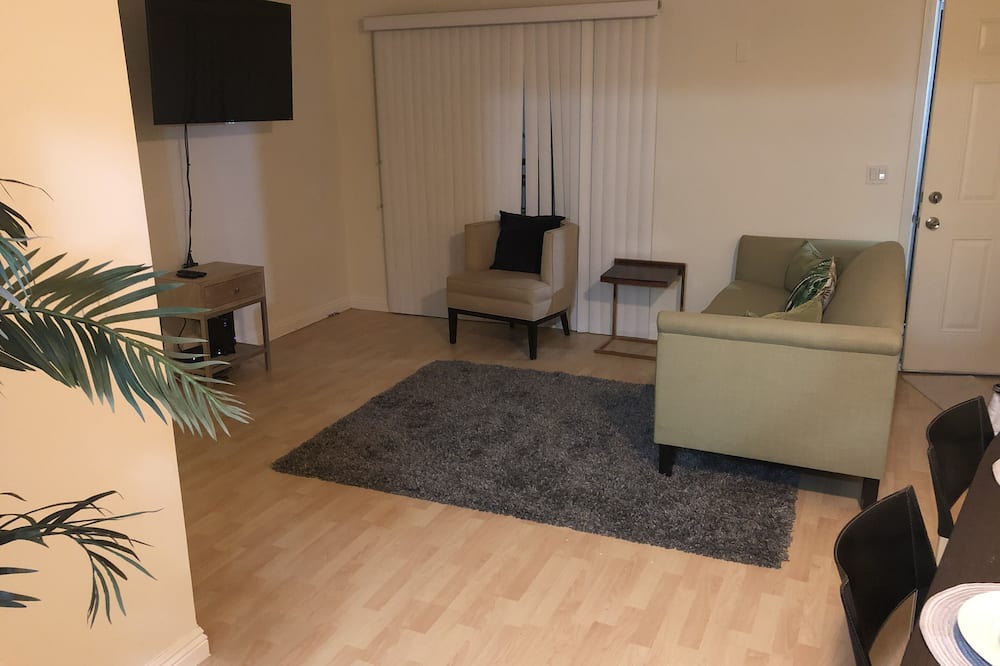 Photo of Livingroom in La Crescenta-Montrose