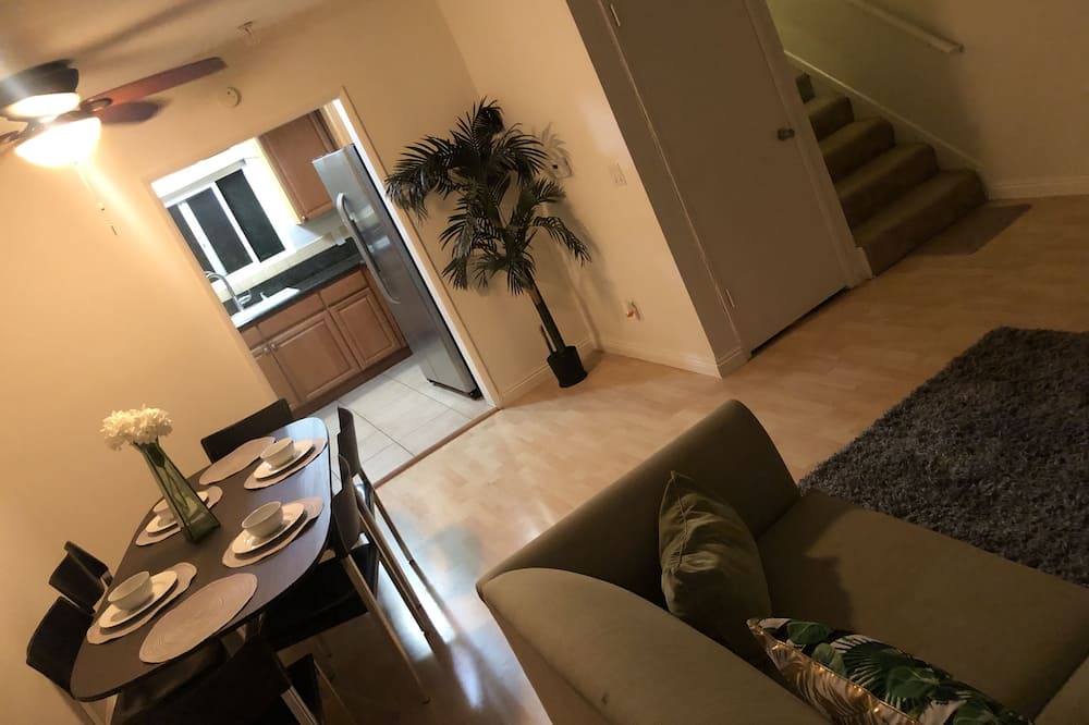 Photo of Livingroom in La Crescenta-Montrose