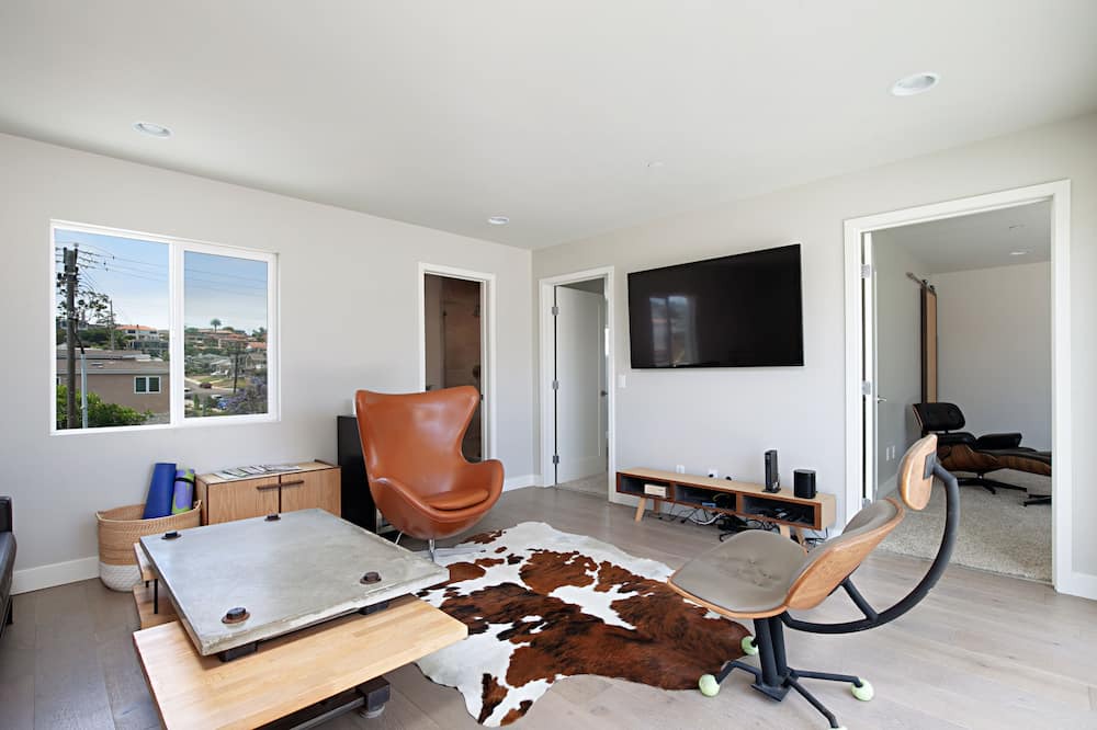 Photo of Livingroom in Roseville - Fleet Ridge