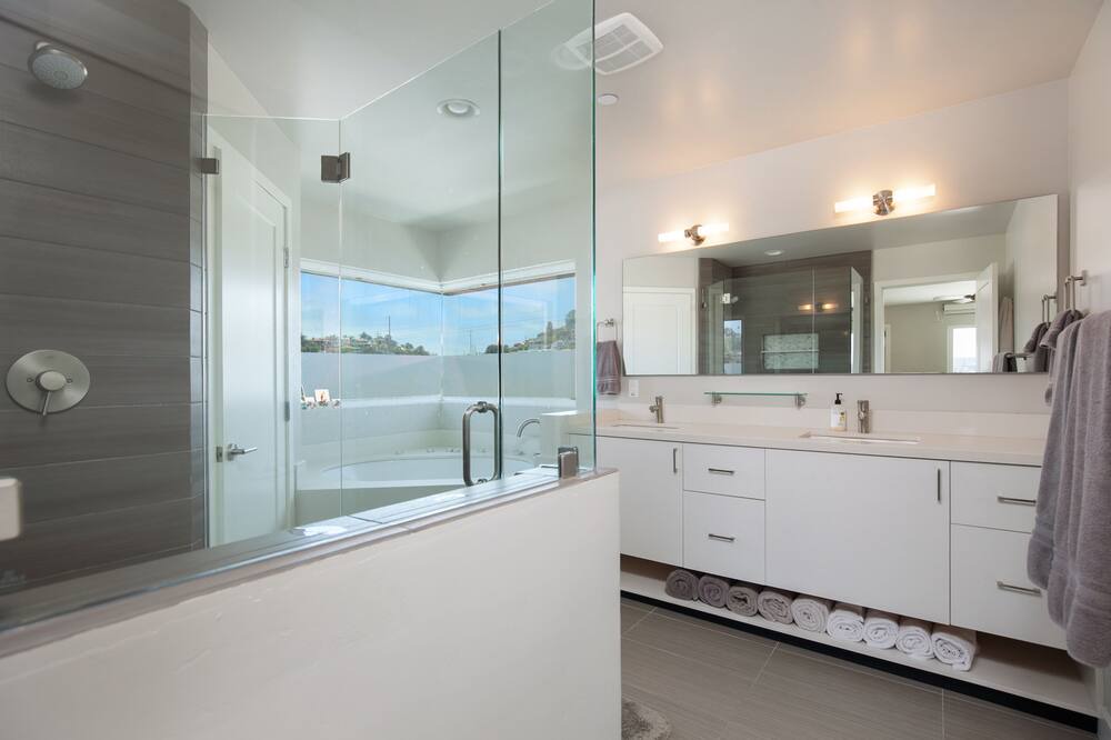 Photo of Bathroom in Roseville - Fleet Ridge