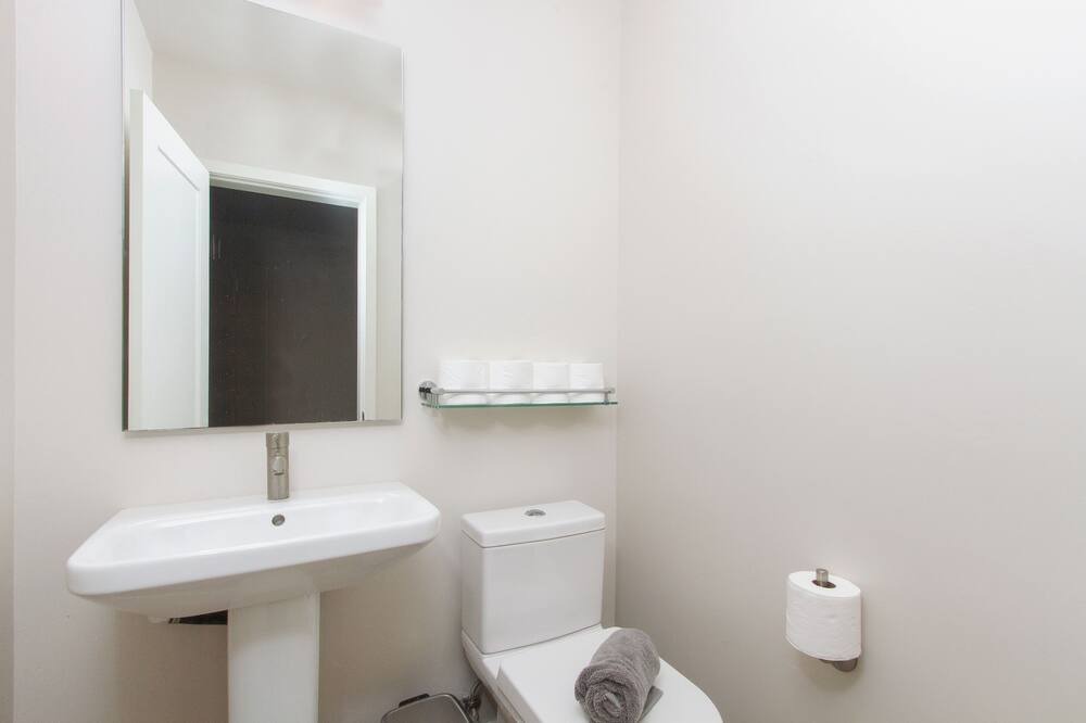 Photo of Bathroom in Roseville - Fleet Ridge