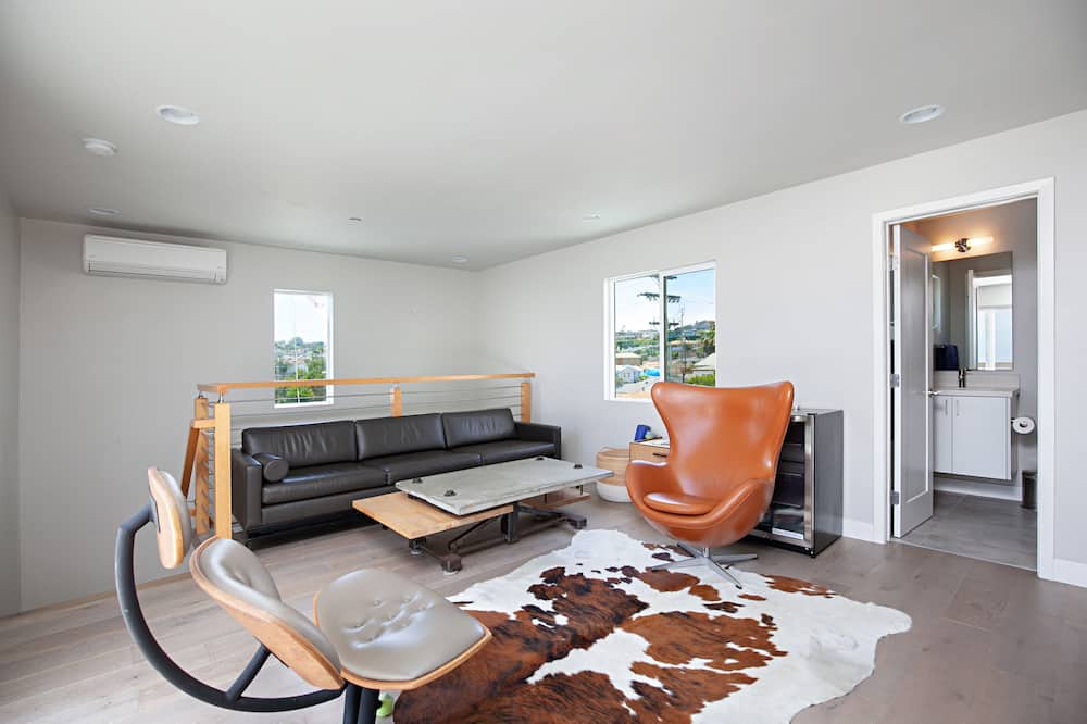 Photo of Livingroom in Roseville - Fleet Ridge